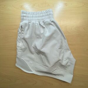 lululemon hotty hot shorts size 4, 4”